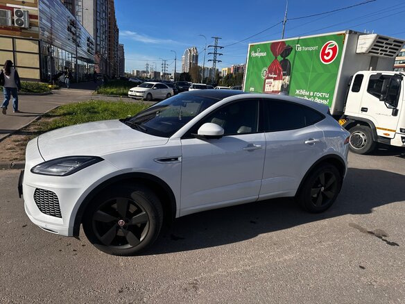 2017 Jaguar E-Pace I, белый, 3000000 рублей - вид 3