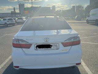 2017 Toyota Camry VII (XV50) Рестайлинг 2, белый, 2270000 рублей, вид 3