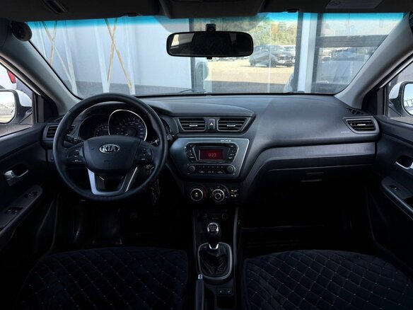 2015 Kia Rio III Рестайлинг, белый, 740000 рублей - вид 11
