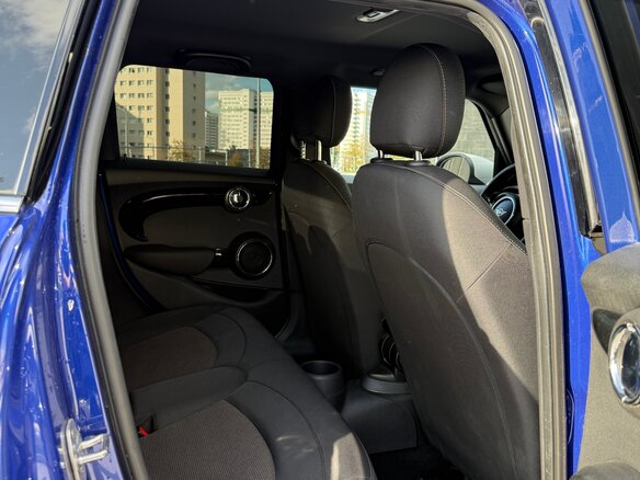 2019 Mini Hatch Cooper III (F55/F56) Рестайлинг, синий - вид 17