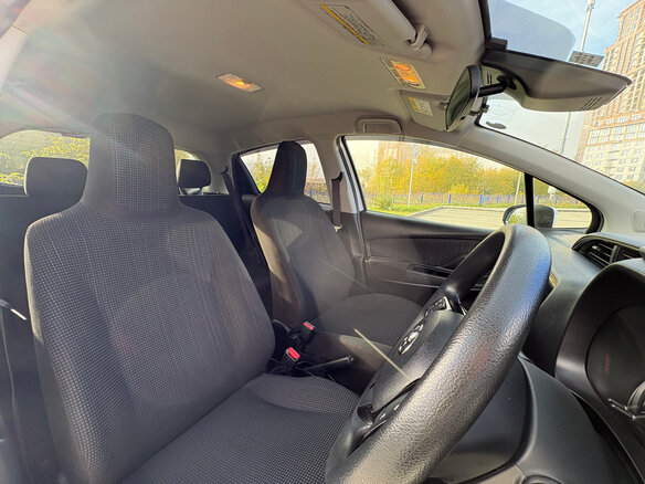 2017 Toyota Vitz III (XP130) Рестайлинг 2, белый, 880000 рублей - вид 11