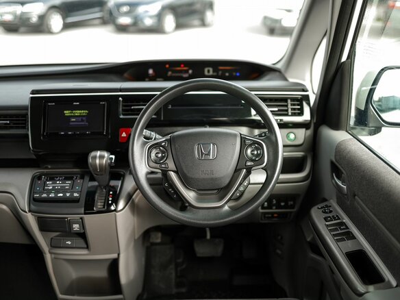 2020 Honda Stepwgn V Рестайлинг, белый, 2299000 рублей - вид 12