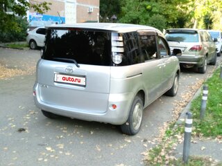 2010 Toyota Sienta I Рестайлинг 1, серый, 600000 рублей, вид 3