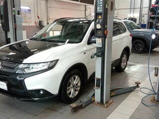 2016 Mitsubishi Outlander III Рестайлинг 2, белый, 1480000 рублей, вид 1