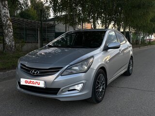 2016 Hyundai Solaris I Рестайлинг, серебристый, 890000 рублей, вид 1