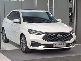 2022 Ford Escort VI Рестайлинг 2, белый, 880000 рублей, вид 1