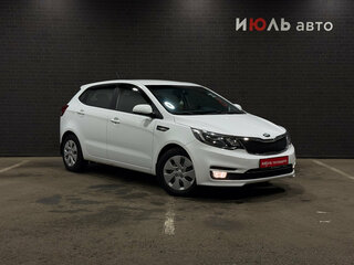 2016 Kia Rio III Рестайлинг, белый, 990000 рублей, вид 3