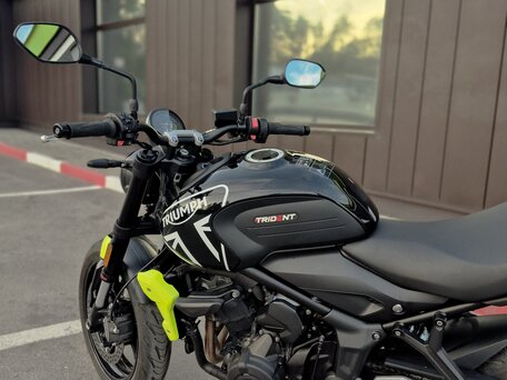 2024 Triumph Trident 660, чёрный, 840000 рублей, вид 4