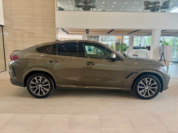 2020 BMW X6 40i III (G06), зелёный, 6999990 рублей - вид 3