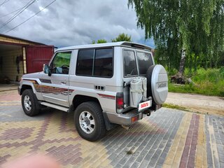 2021 Toyota Land Cruiser 71 70 Series Рестайлинг 1, серый, 6750000 рублей, вид 4