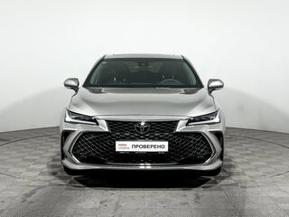 2023 Toyota Avalon V Рестайлинг, серый, 3490000 рублей, вид 2