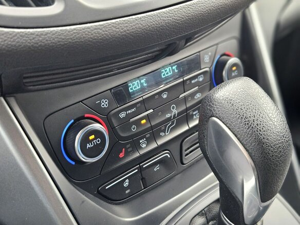 2016 Ford Kuga II Рестайлинг, белый, 1325000 рублей - вид 15