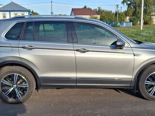 2018 Volkswagen Tiguan II, серебристый, 2500000 рублей, вид 2