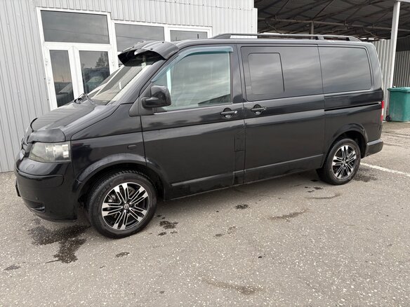 2005 Volkswagen Multivan T5, чёрный, 1300000 рублей - вид 2