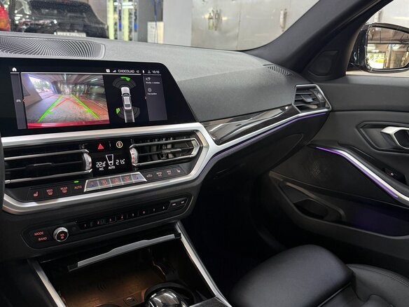 2019 BMW 3 серии 330i xDrive VII (G2x), красный, 3055000 рублей - вид 13