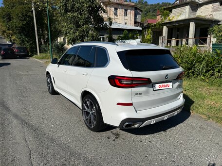 2022 BMW X5 40i IV (G05/G18), белый, 8000000 рублей, вид 2
