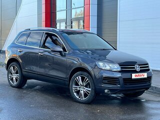 2012 Volkswagen Touareg II, серый, 1550000 рублей, вид 2