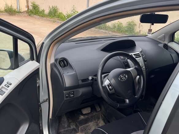 2007 Toyota Yaris Multimode II, серебристый, 530000 рублей - вид 6