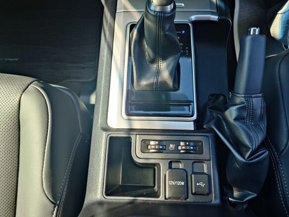 2023 Toyota Land Cruiser Prado 150 Series Рестайлинг 3, белый, 6800012 рублей - вид 13
