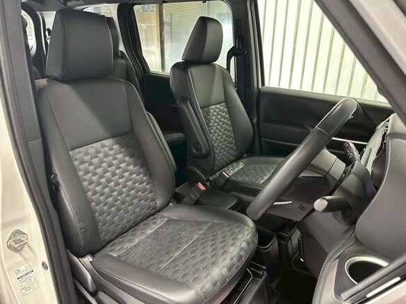 2023 Toyota Voxy IV (R90), белый - вид 9