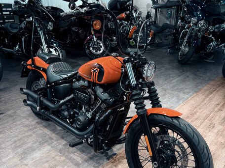 2021 Harley-Davidson Street Bob, оранжевый, 1699000 рублей, вид 1