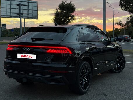 2021 Audi Q8 55 TFSI I (4M), чёрный, 5300000 рублей, вид 4