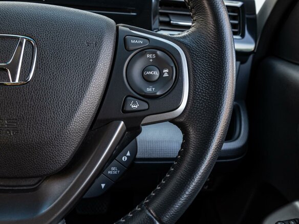 2021 Honda Stepwgn Spada V Рестайлинг, красный, 2650000 рублей - вид 18