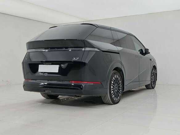 2026 Xpeng X9 I, серый, 5840700 рублей - вид 5