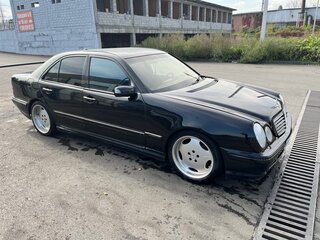 2000 Mercedes-Benz E-Класс 240 II (W210, S210) Рестайлинг, чёрный, 600000 рублей, вид 3