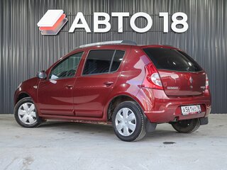 2011 Renault Sandero I, красный, 545000 рублей, вид 4