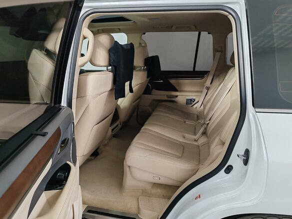 2017 Lexus LX 570 III Рестайлинг 2, белый, 8000000 рублей - вид 11