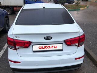 2015 Kia Rio III Рестайлинг, белый, 970000 рублей, вид 4
