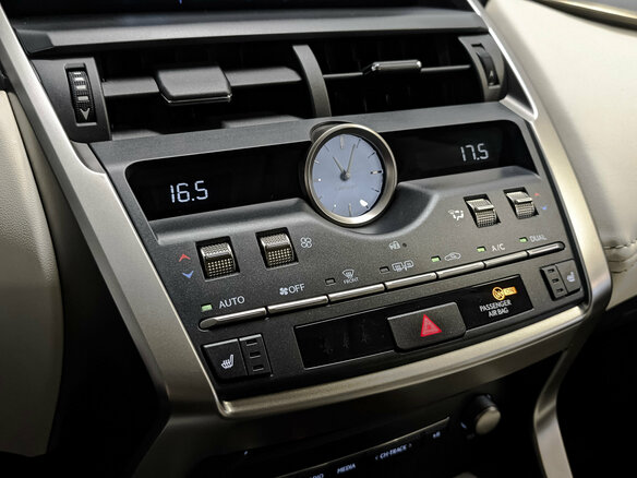 2021 Lexus NX 200 I Рестайлинг, серый, 4150000 рублей - вид 20