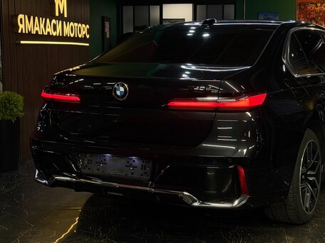 2023 BMW 7 серии 740d xDrive VII (G70), чёрный, 10900000 рублей, вид 4