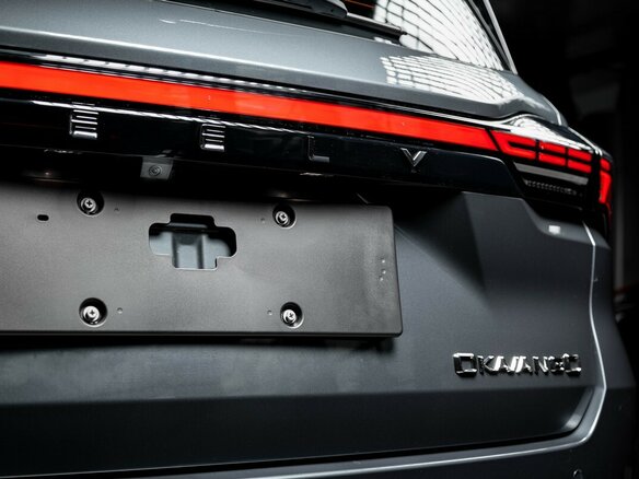 2026 Geely Okavango I Рестайлинг, серый, 4085990 рублей - вид 5