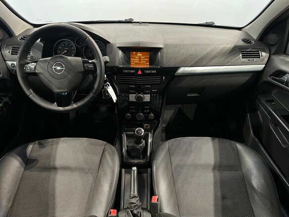 2011 Opel Astra H Рестайлинг, белый, 622000 рублей - вид 13