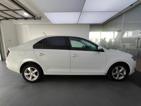 2018 Skoda Rapid I Рестайлинг, белый, 1290000 рублей - вид 3