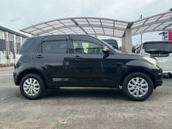 2015 Toyota Rush I, чёрный, 933000 рублей - вид 2