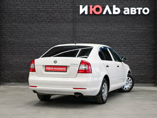 2011 Skoda Octavia II (A5) Рестайлинг, белый, 670000 рублей, вид 4