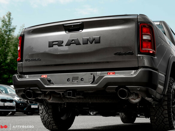 2025 Ram 1500 Crew Cab V Рестайлинг, чёрный - вид 3