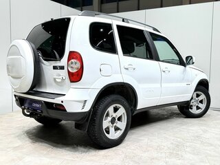 2018 Chevrolet Niva I Рестайлинг, белый, 740000 рублей, вид 4