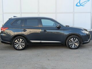 2020 Mitsubishi Outlander III Рестайлинг 3, синий, 2190000 рублей, вид 4