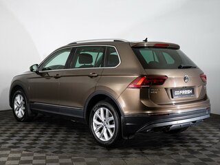2017 Volkswagen Tiguan II, коричневый, 2028000 рублей, вид 2