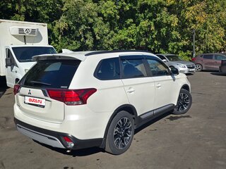 2021 Mitsubishi Outlander III Рестайлинг 3, белый, 2470000 рублей, вид 4