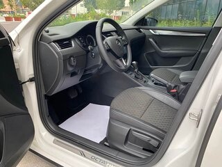 2019 Skoda Octavia III (A7) Рестайлинг, белый, 1550000 рублей, вид 4