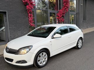 2010 Opel Astra GTC H Рестайлинг, белый, 650000 рублей, вид 1