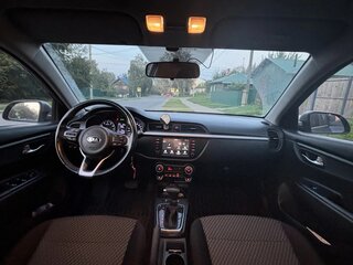 2018 Kia Rio IV, серебристый, 1550000 рублей, вид 3
