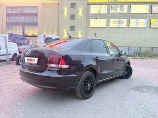 2017 Volkswagen Polo V Рестайлинг, чёрный, 900000 рублей, вид 5