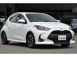 2023 Toyota Yaris IV, белый, 855000 рублей, вид 1