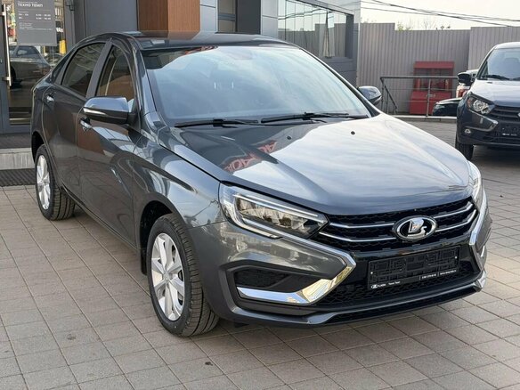 2026 Lada (ВАЗ) Vesta I Рестайлинг (NG), серый, 1880000 рублей - вид 2